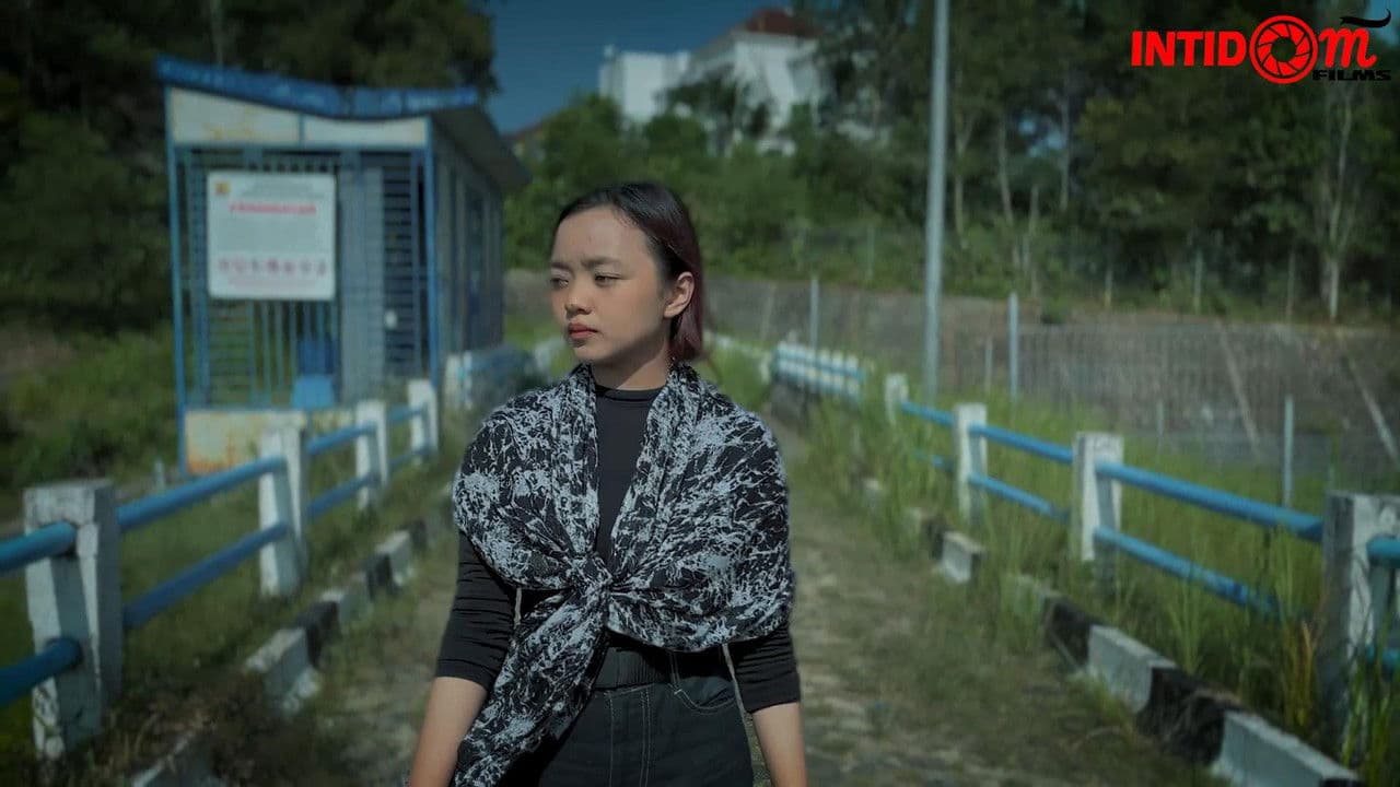 Di Tengah Dua Saudari